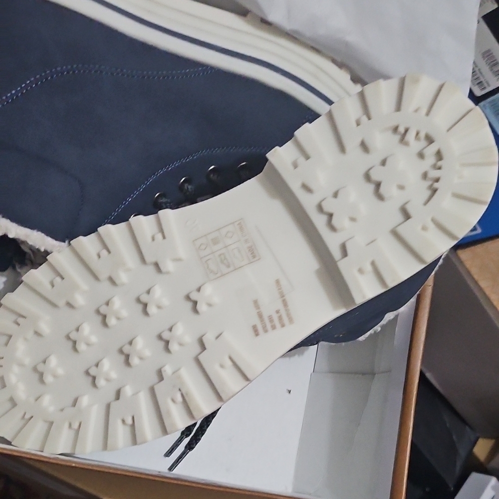 GC SHOES Justine Lace-up Navy Bootie - Blue - 9.5. Like New - Picture 5 of 8